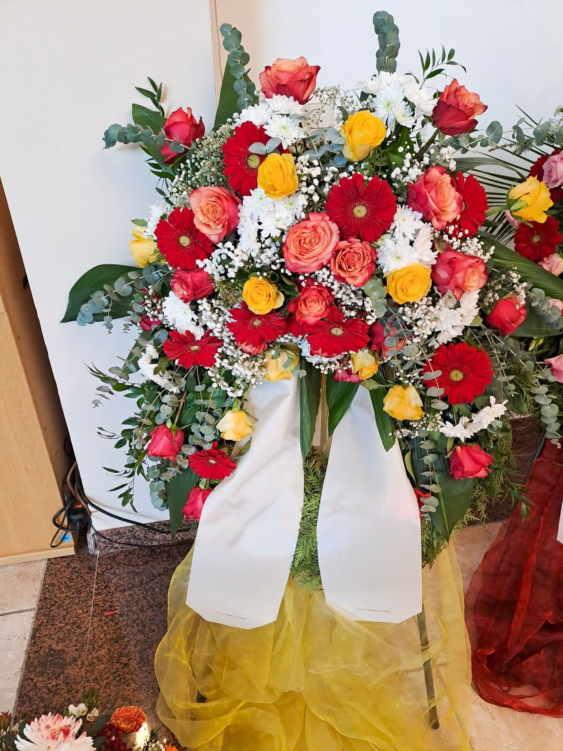 Blumenschmuck zur Trauerfeier